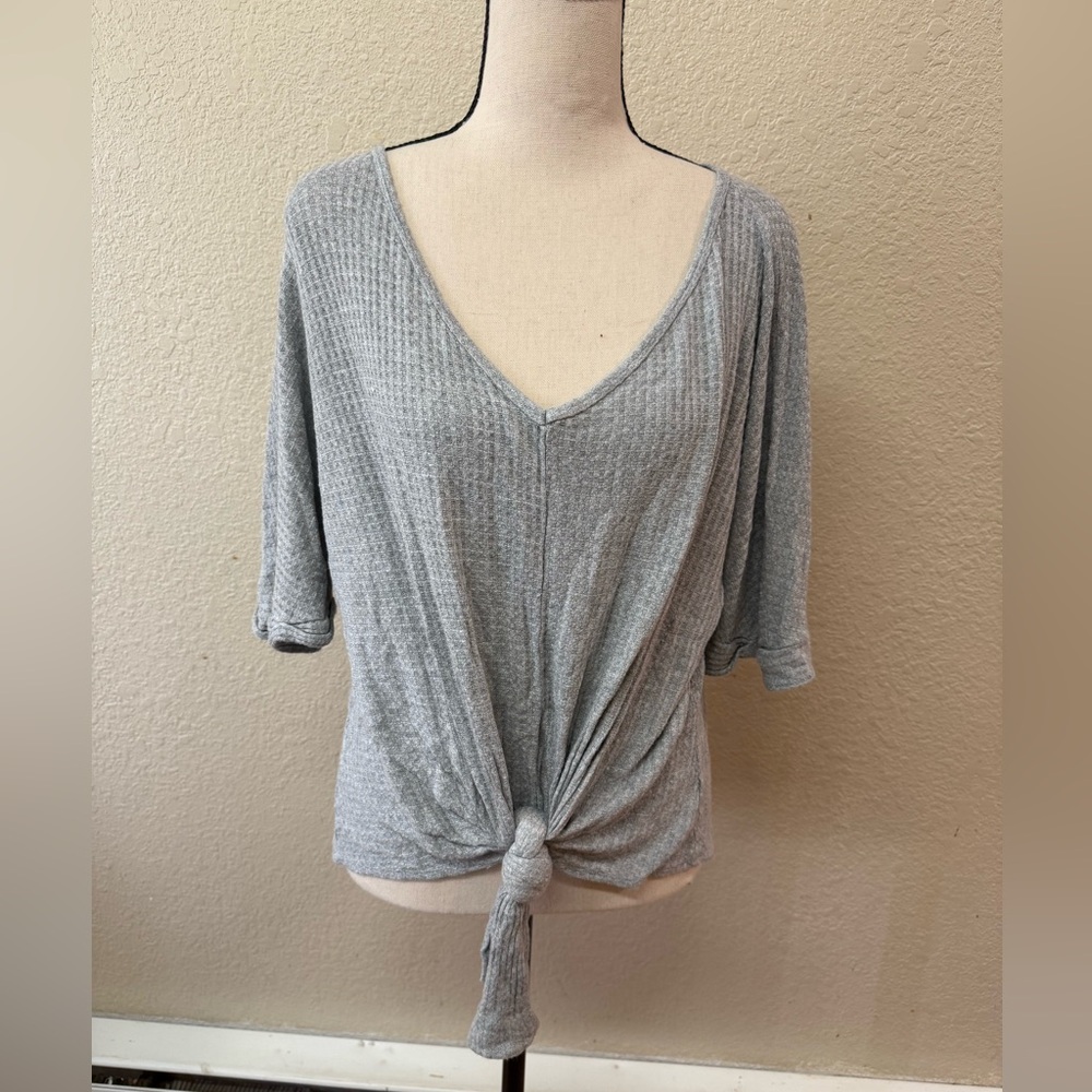 ANDREE BY UNIT Light Gray Knotted Blouse